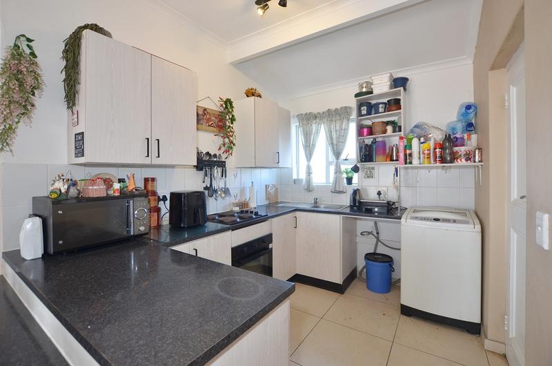 2 Bedroom Property for Sale in Oakglen Western Cape
